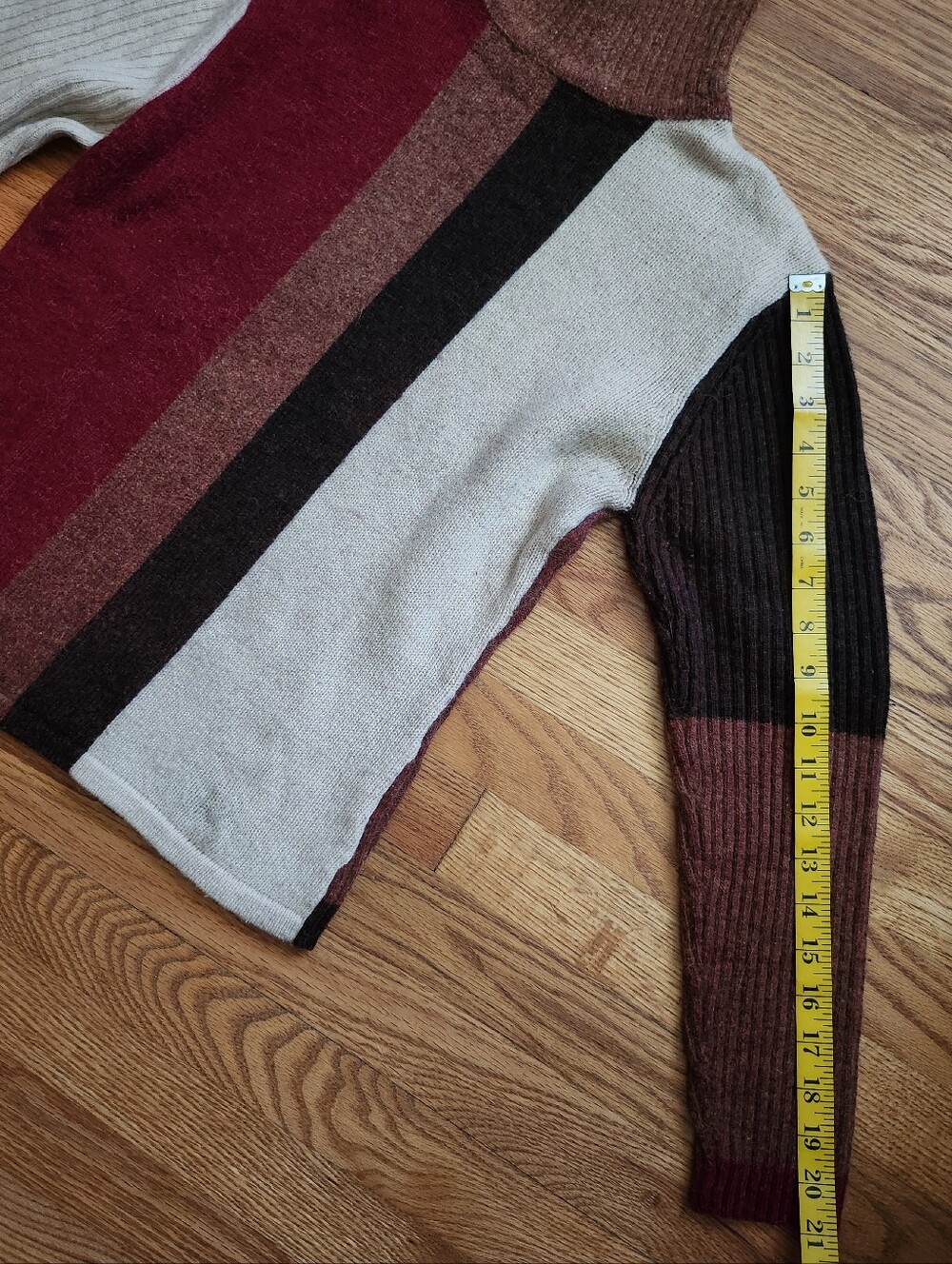 MEGAN Wool Sweater Size XS - Picture 7 of 7